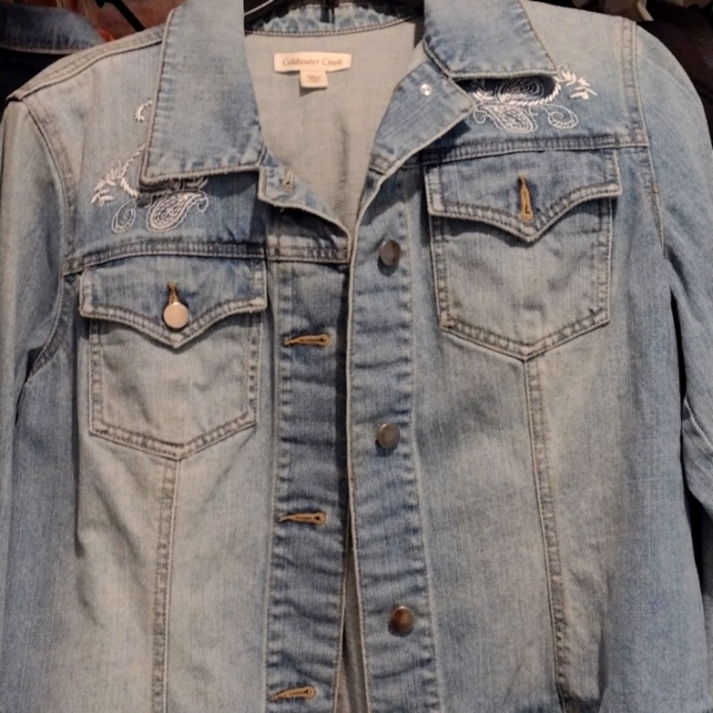 Jean jacket with embroidery